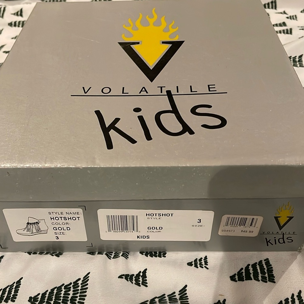 New volatile kids boots. Size 3 gold and never worn